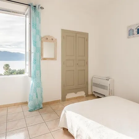 Appartement De 2 Chambres Avec Vue Sur La Mer Terrasse Amenagee Et Wifi A Pietrosella Апартаменты
